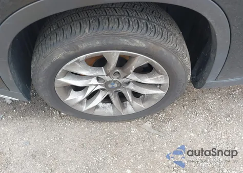 2015 BMW X1 xDrive28I из США, поврежденный, VIN WBAVL1C54FVY35473